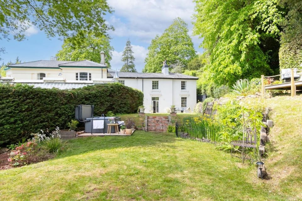 Lantern House - Historic Coastal Retreat with Hot tub, Sea Views & Garden House in Torquay