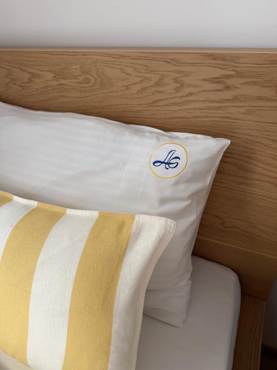 Bed, Logo/Certificate/Sign, Bedroom