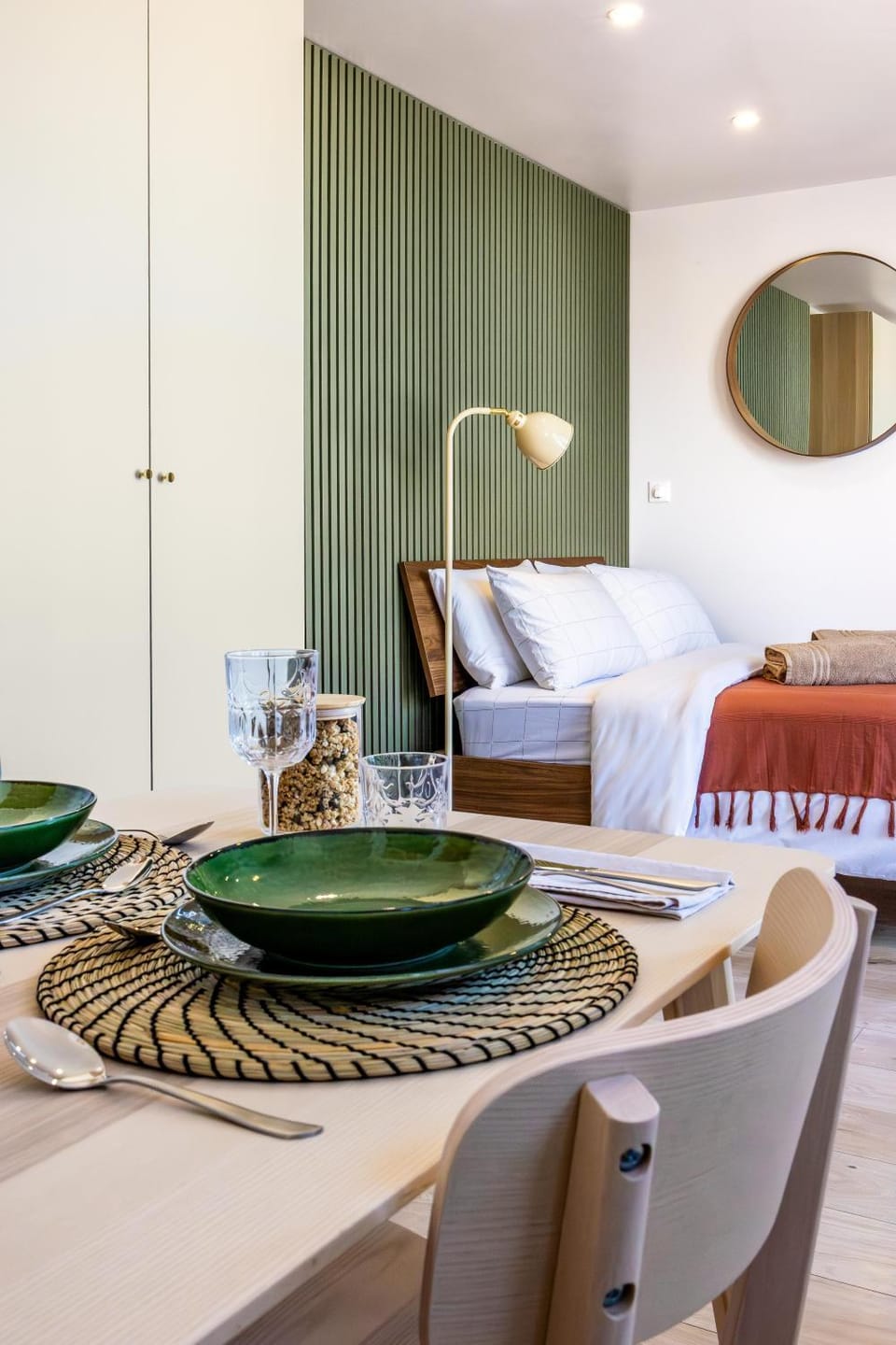 Bed, Seating area, Bedroom