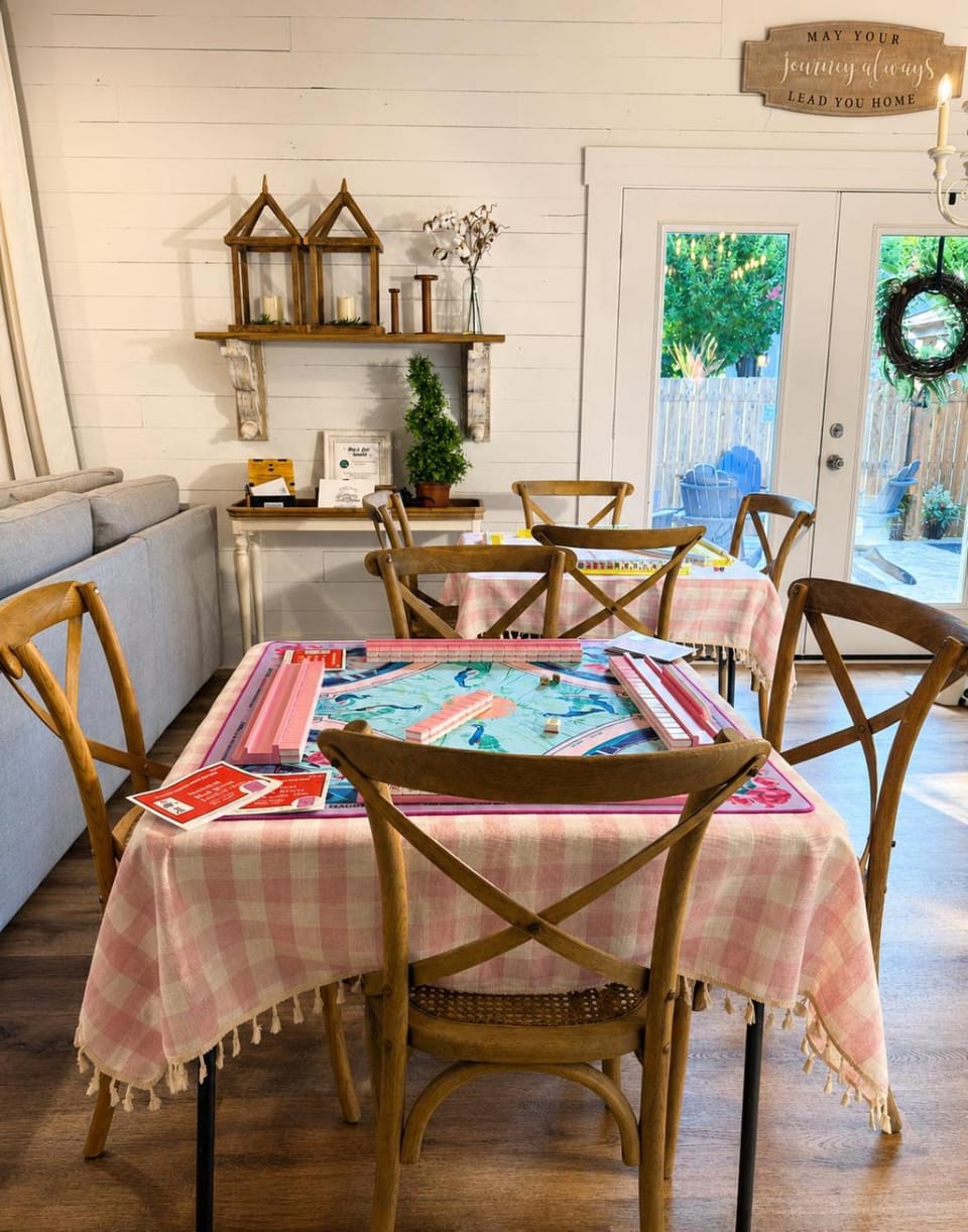 Ultimate Group Getaway - Walk to Main - 3 Homes House in Fredericksburg