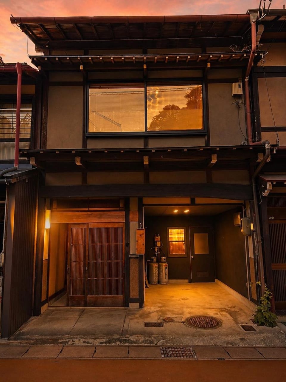 Facade/entrance