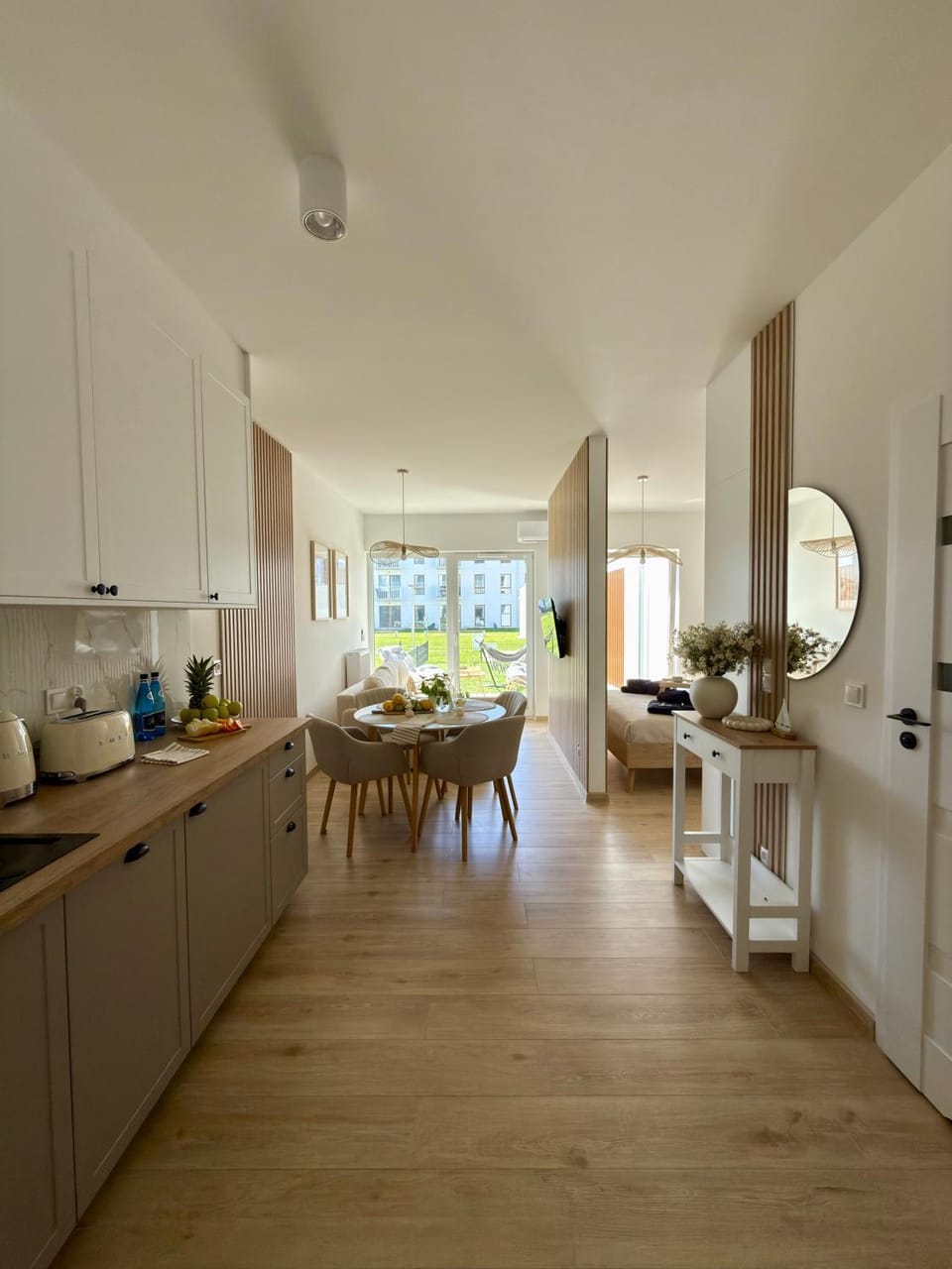 Kitchen or kitchenette, Dining area, stove