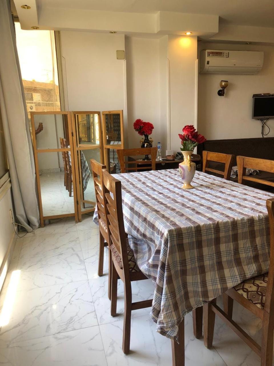 Bright & Spacious Garden-View Apartment in Prime Heliopolis Location, Minutes from Airport & Radisson Blu Apartment in Cairo Governorate