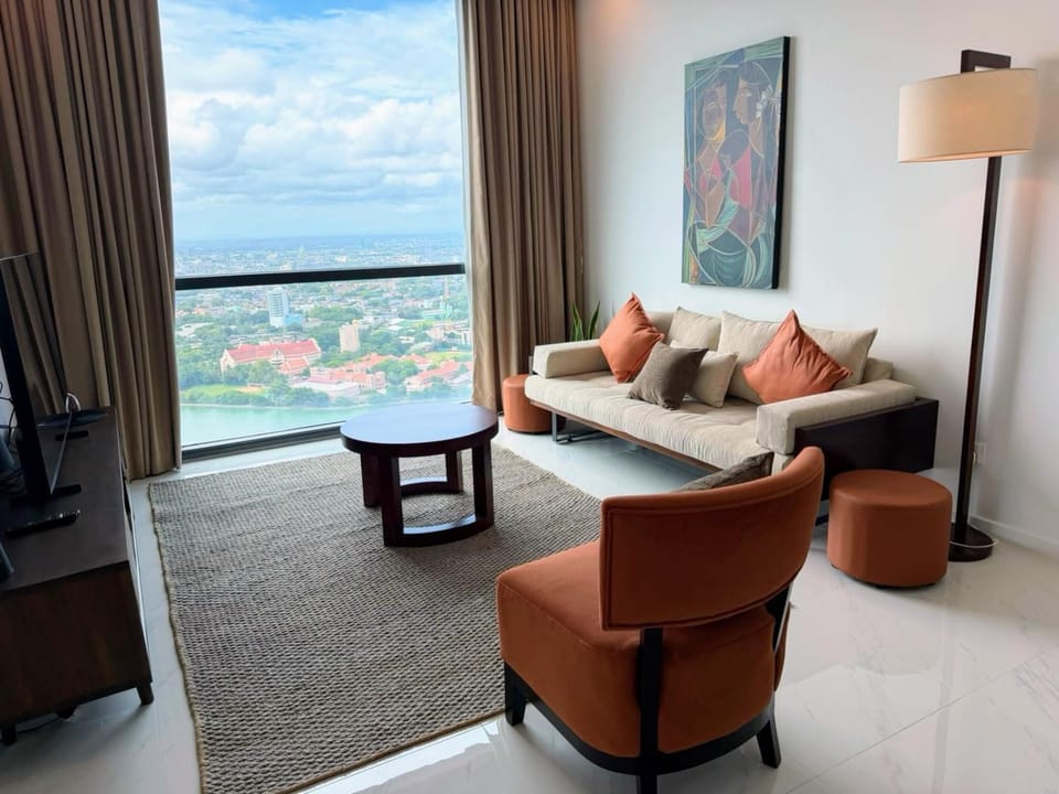City Escape - Capital Twin Peak - 3Bedroom Luxury Apartment at 44th floor Apartment in Colombo