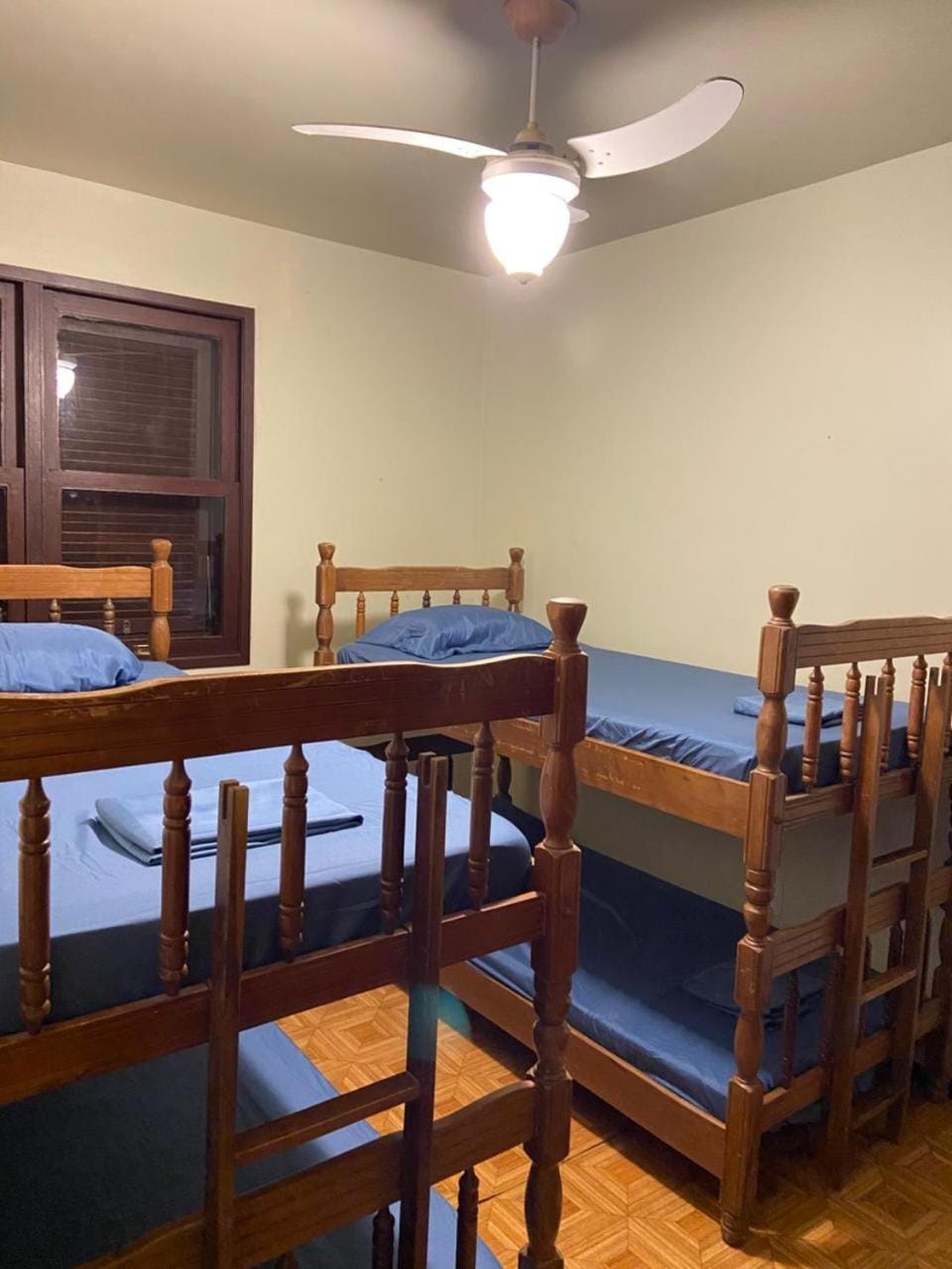 Bedroom, bunk bed