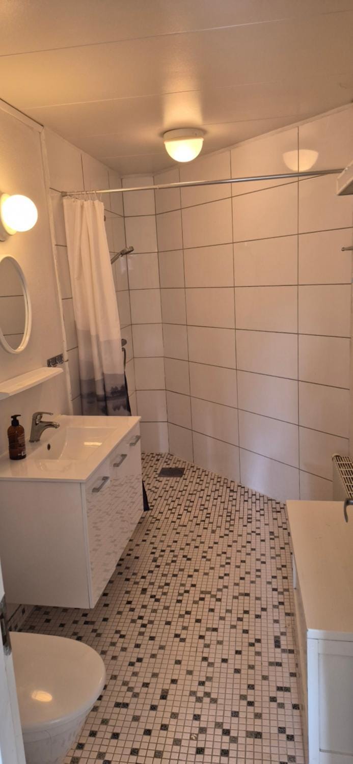 Strandnära i Askim med uteplats, parkering och grill Apartment in Gothenburg
