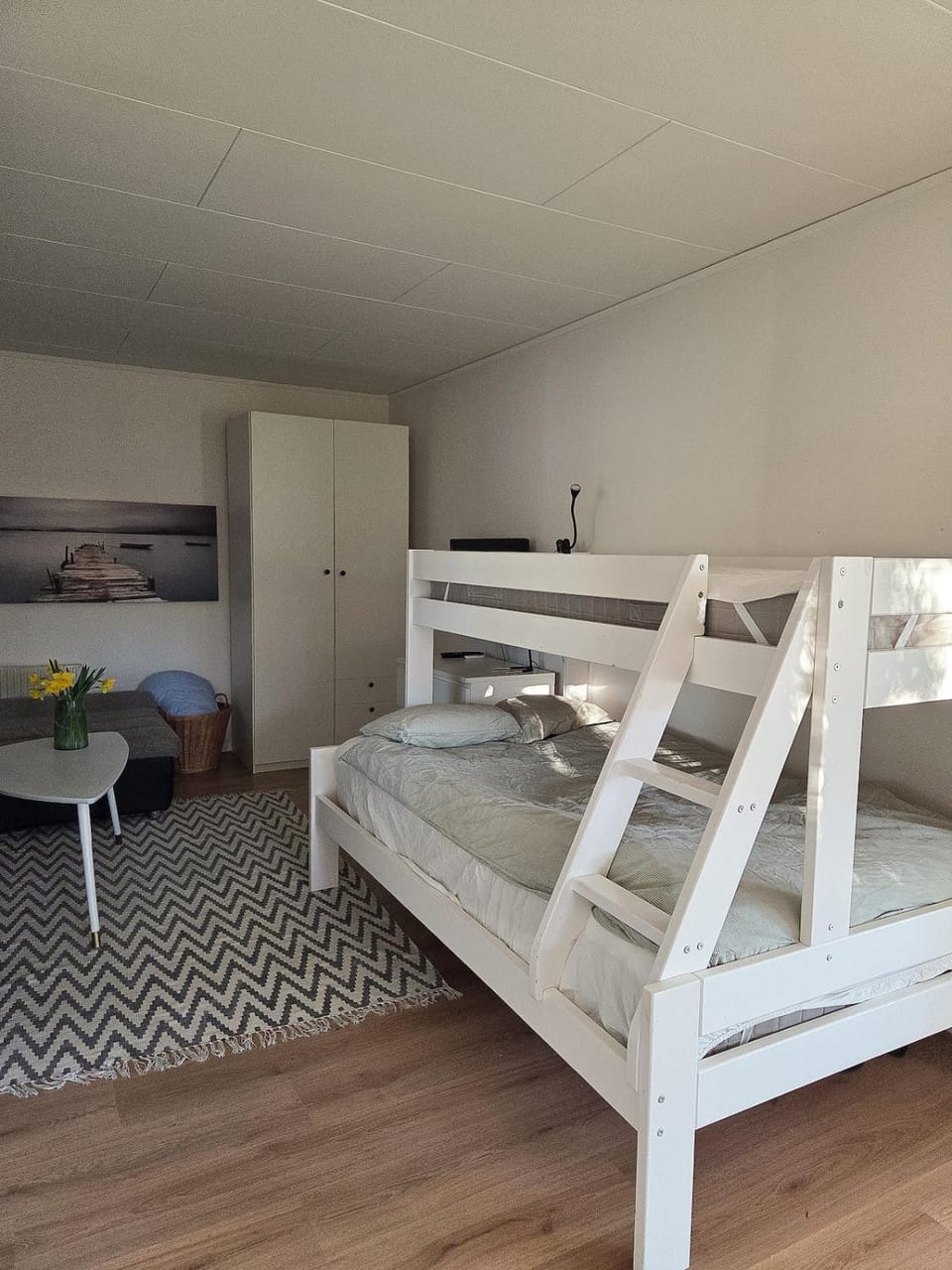 Strandnära i Askim med uteplats, parkering och grill Apartment in Gothenburg