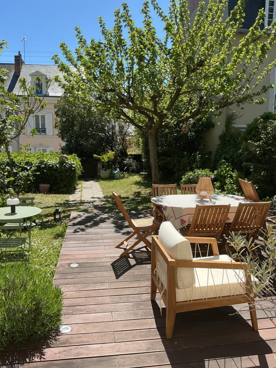 Grande chambre dans maison individuelle avec jardin Vacation rental in Le Mans
