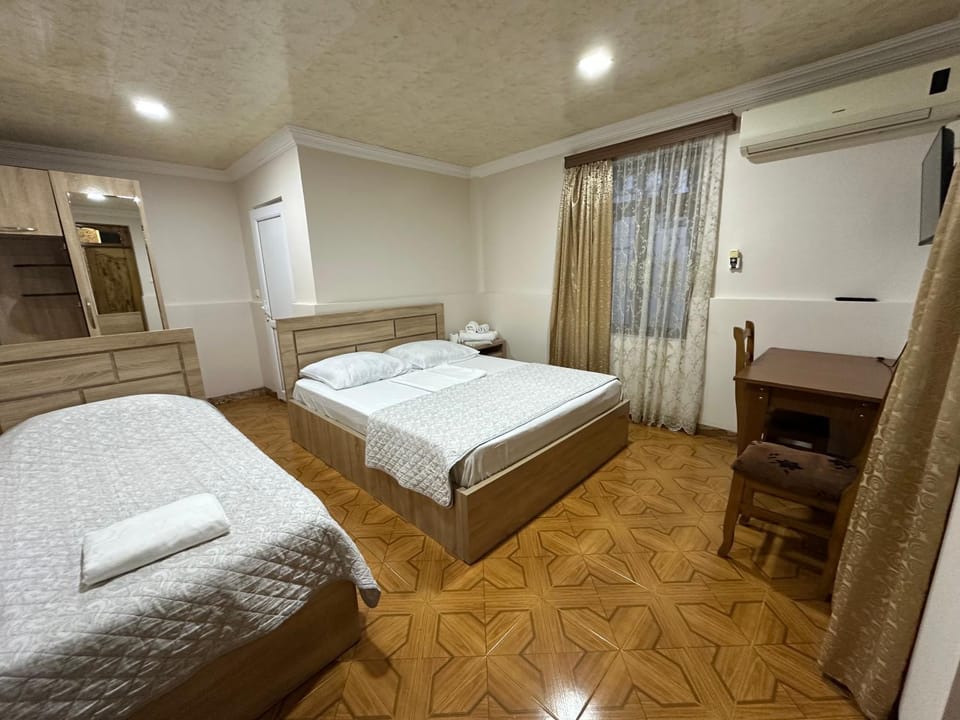 L I N D A house Bed and Breakfast in Batumi