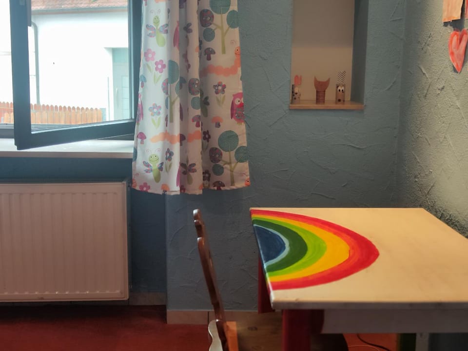 Gemütliches Zimmer in bewohntem Familienhaus direkt am Fluss malerischer Ort Bad und Küche geteilt Country House in Bavaria