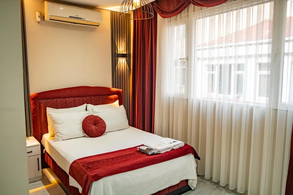 Bed, Bedroom, towels, air conditioner