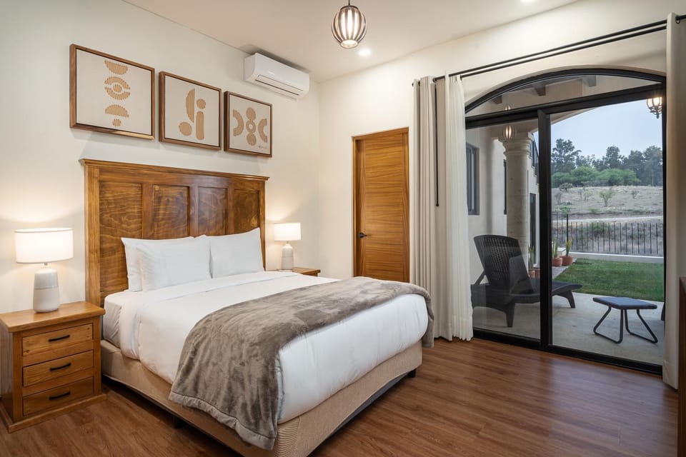 Patio, Bed, Bedroom, air conditioner