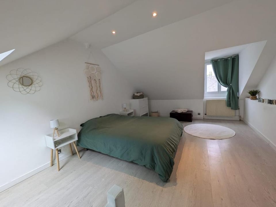 Bed, Photo of the whole room, Bedroom