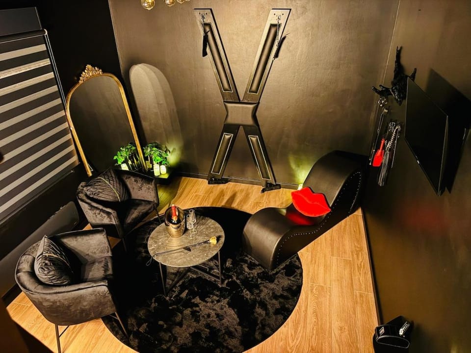 Love room l insolente Apartment in Hauts-de-France