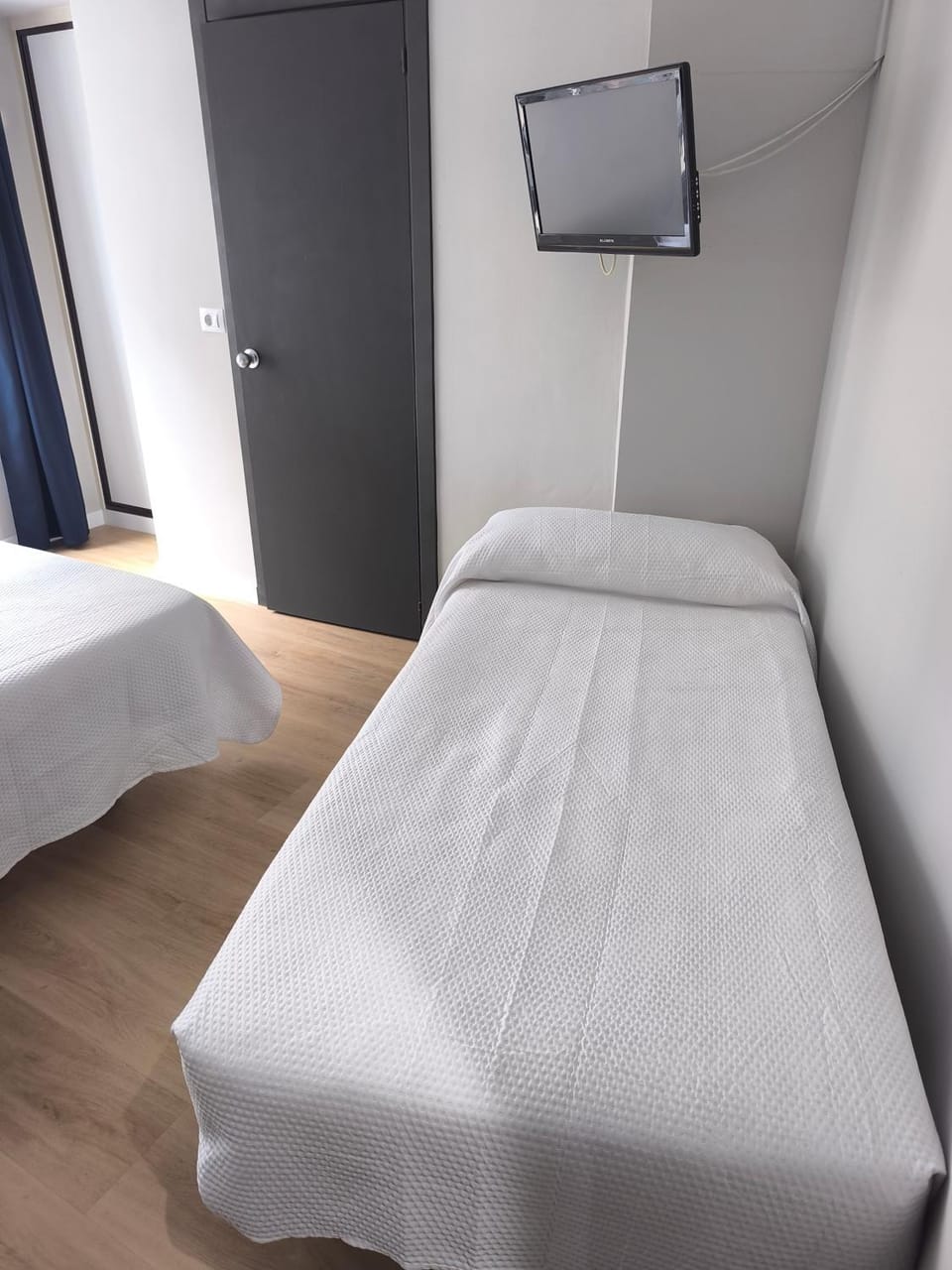 Hostal Cafetería La Rotonda Bed and Breakfast in Ourense