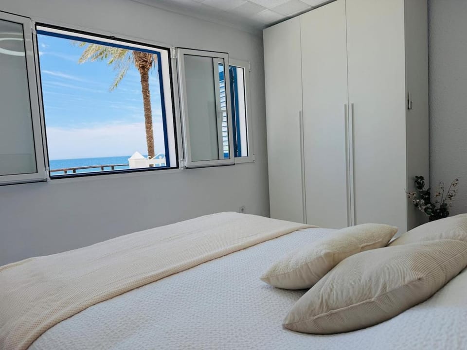 Paseo Riviera Beach Apartment in Mil Palmeras