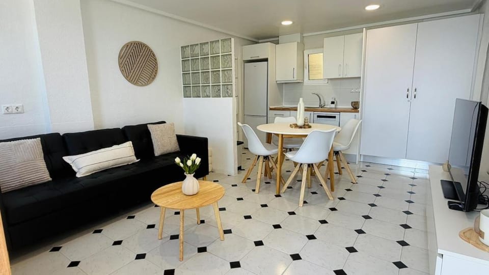 Paseo Riviera Beach Apartment in Mil Palmeras