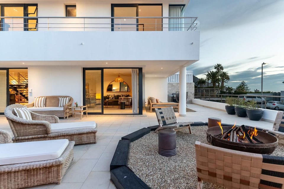 Cape House - Camps Bay Villa, Sleeps 10, Pool, Views Villa in Cape Town