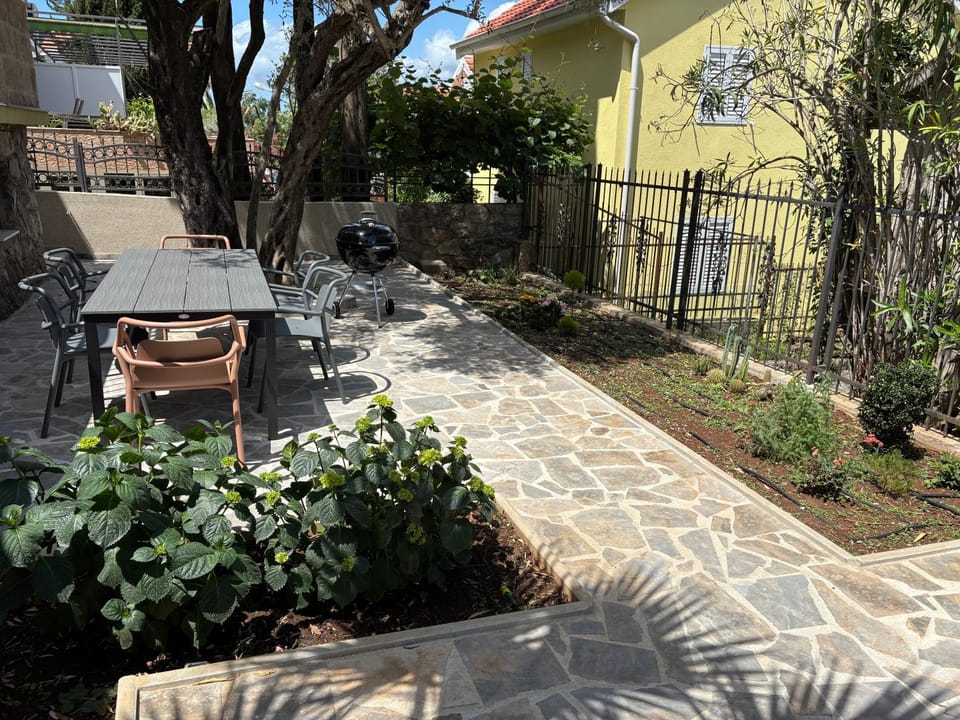 BBQ facilities, Garden, Seating area