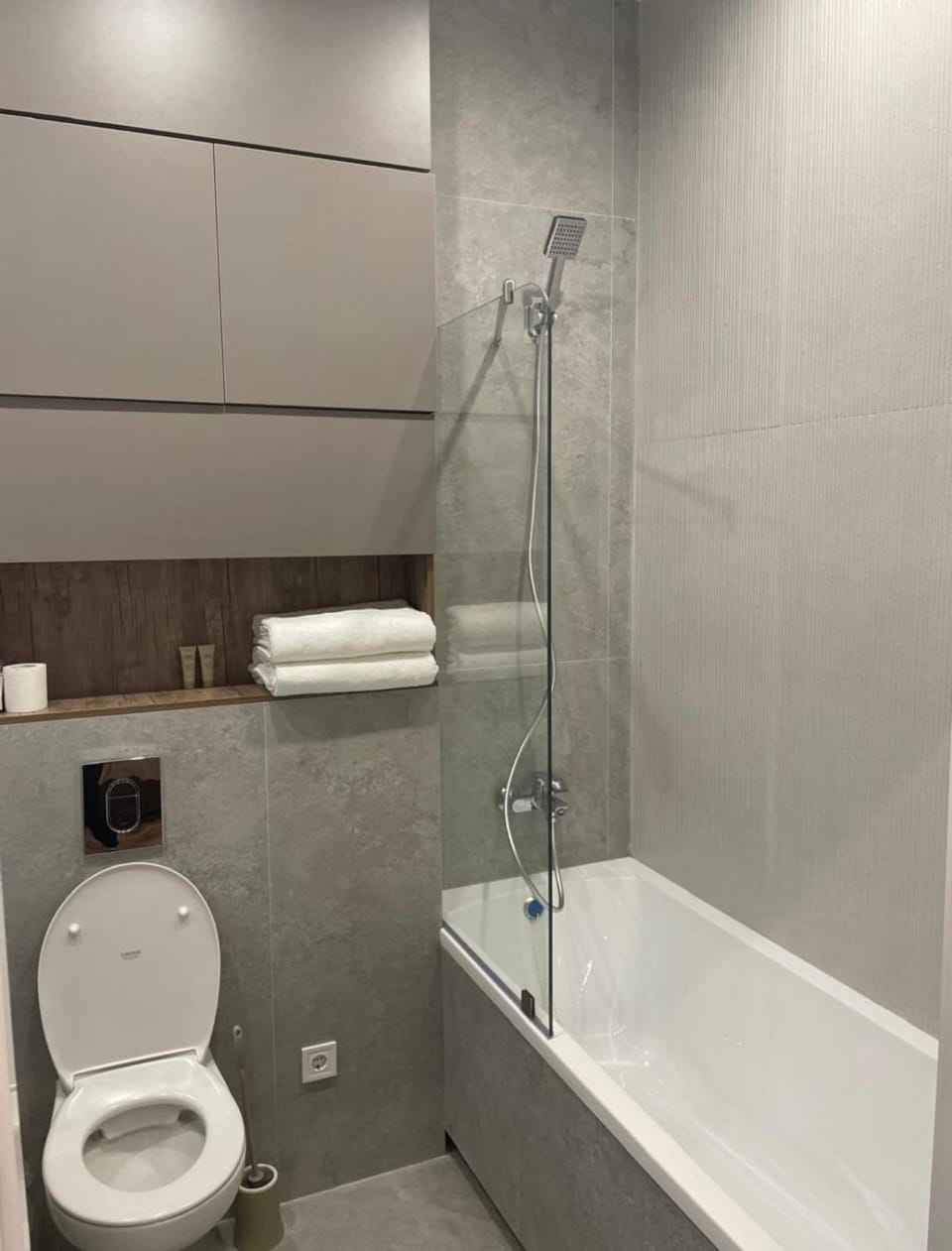 Shower, Toilet, Bathroom, Bath, towels