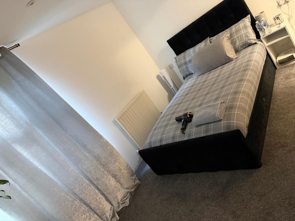 Dennis Flats Lochend Apartment in Edinburgh
