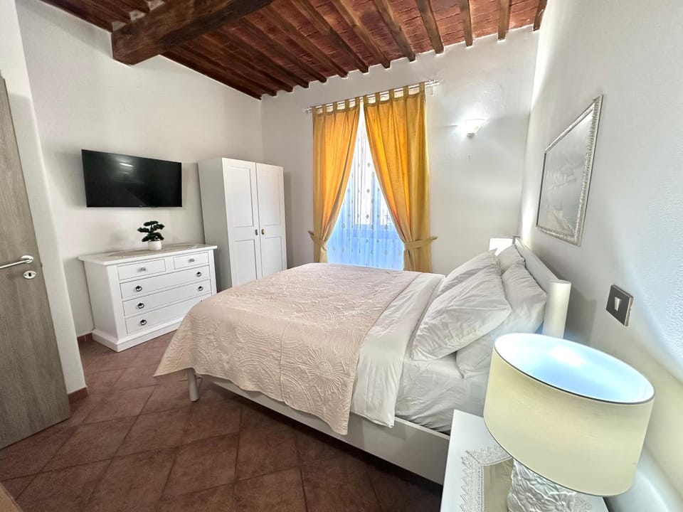 TV and multimedia, Bedroom, wardrobe