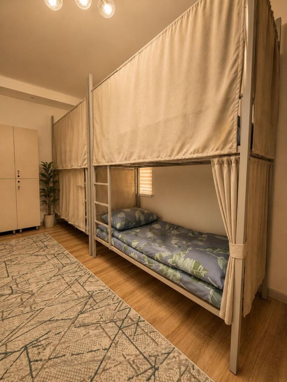 Bedroom, bunk bed