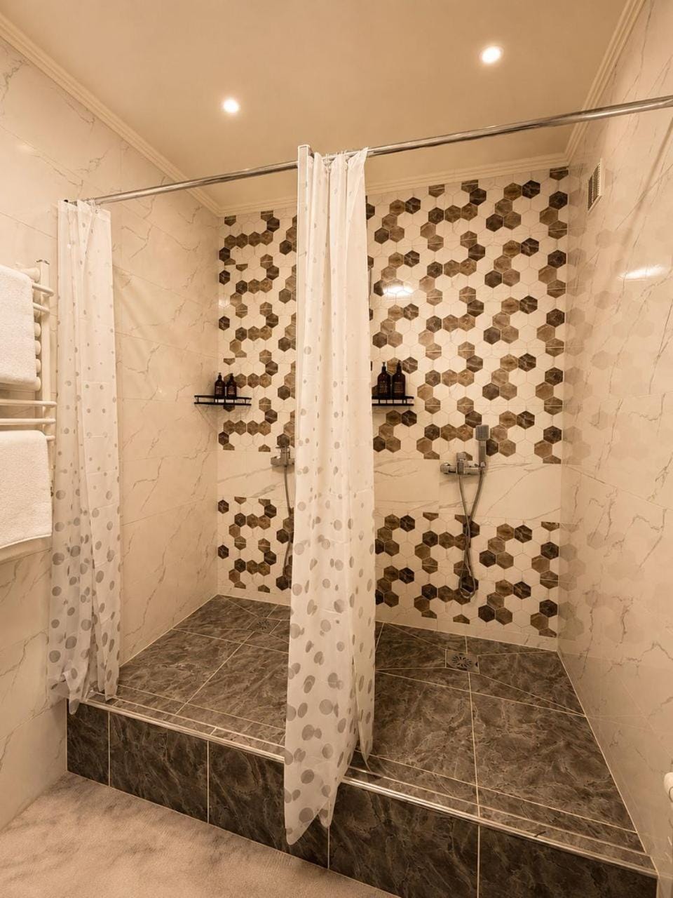 Shower, Bathroom, towels