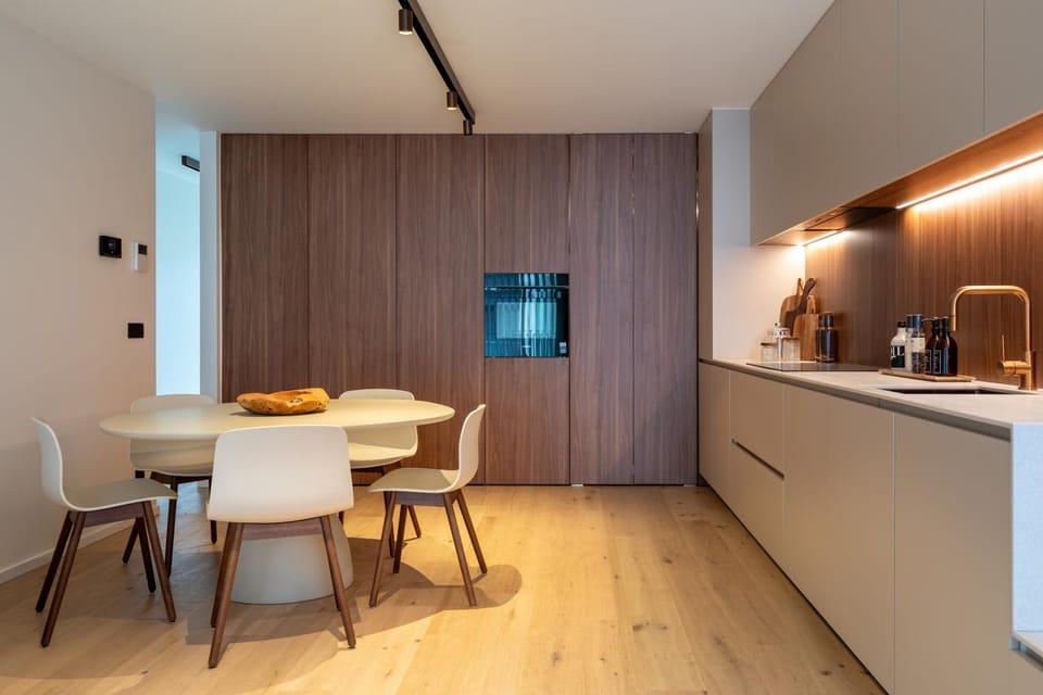 Kitchen or kitchenette, Dining area, oven