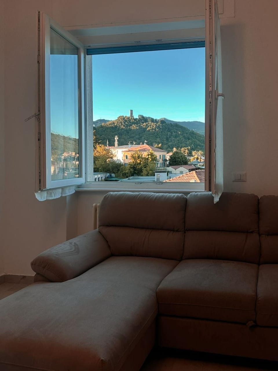 Living room, Mountain view