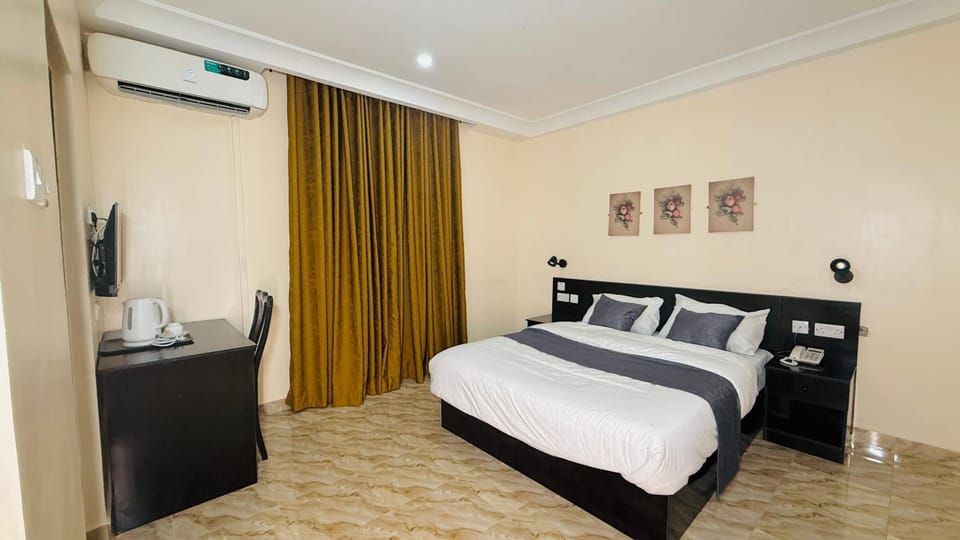Bed, TV and multimedia, Bedroom, air conditioner