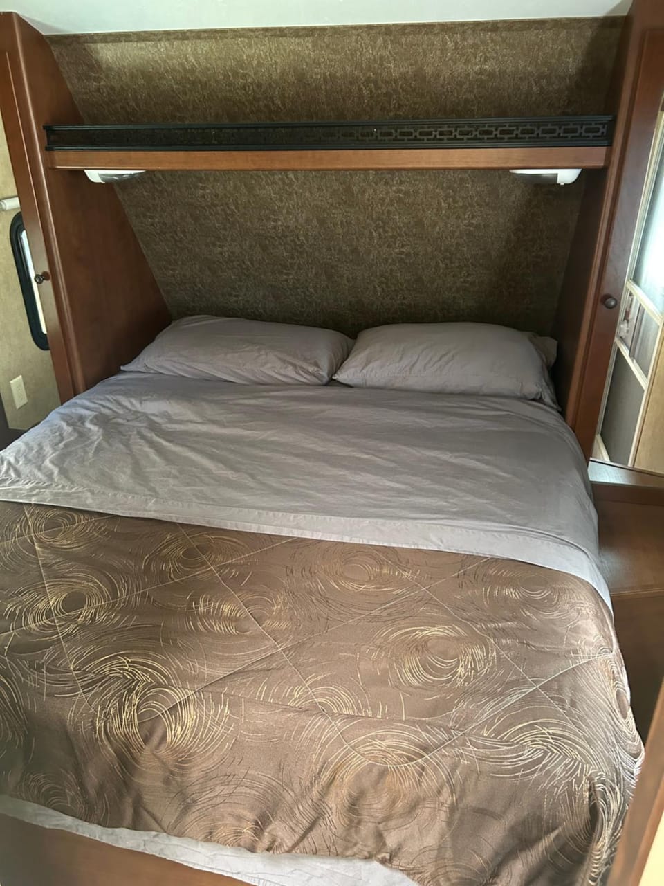 San Jose-Milpitas Modern Travel Trailer Apartment in Milpitas