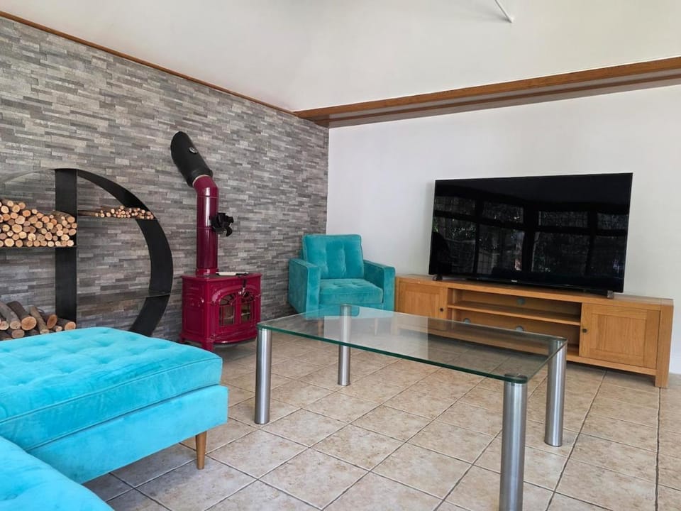 Leighs Cottage Games Room, Garden & Log Fire House in Uttlesford