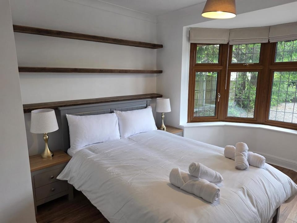 Leighs Cottage Games Room, Garden & Log Fire House in Uttlesford