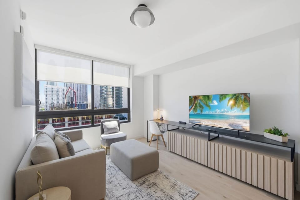 Brand New Downtown Miami 1BR with Skyline Views House in Miami