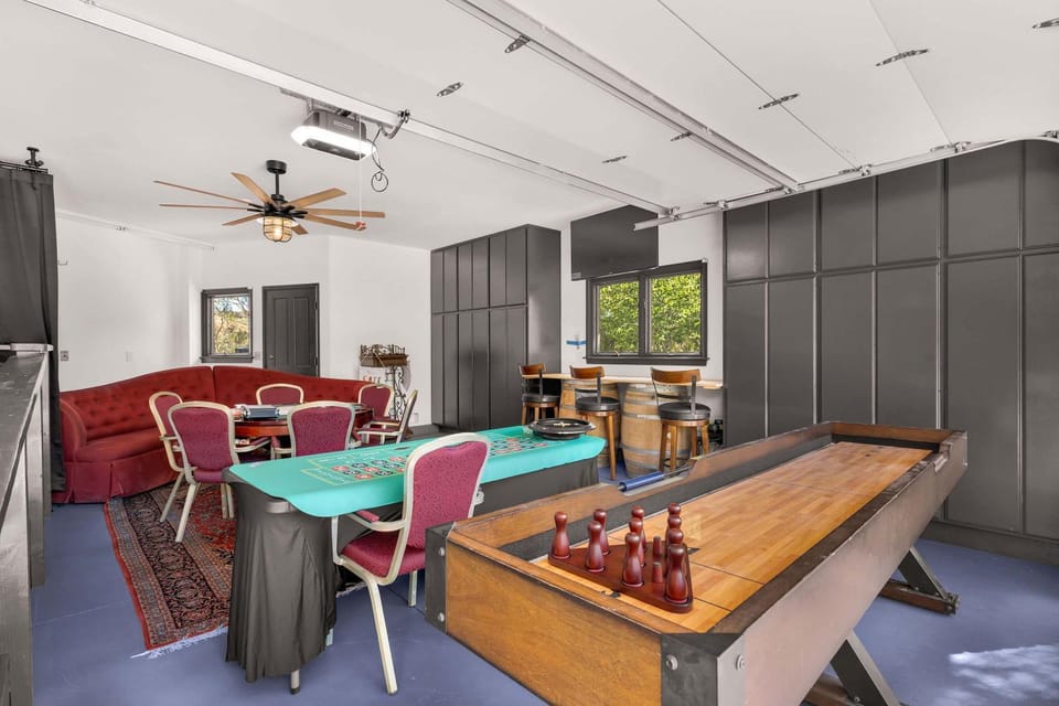 Spacious Villa Private Gameroom House in Fallbrook