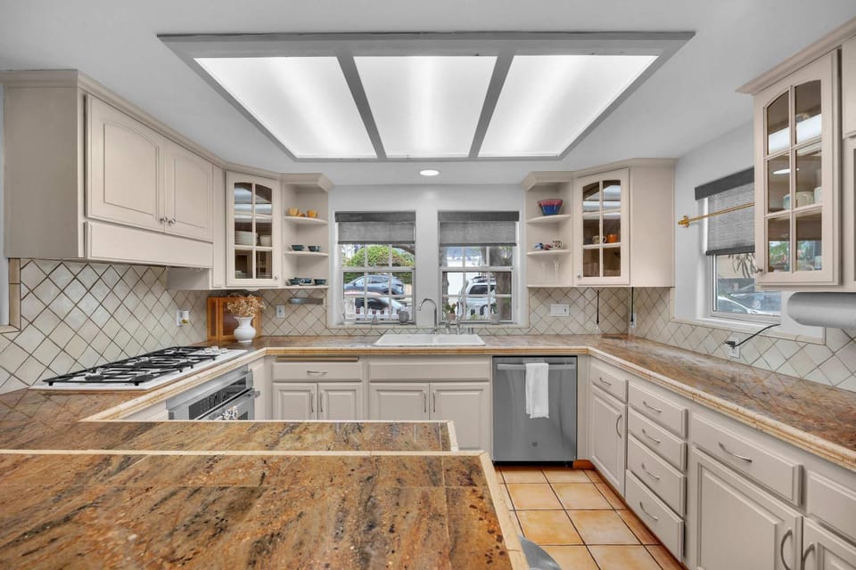 10 Min Villa to Mission Beach Zoo Airport & Downtown House in Point Loma