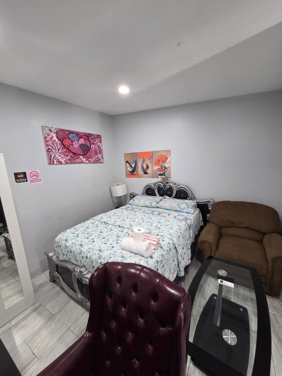 Queen Royal Detached Studio Apartment in Irvington