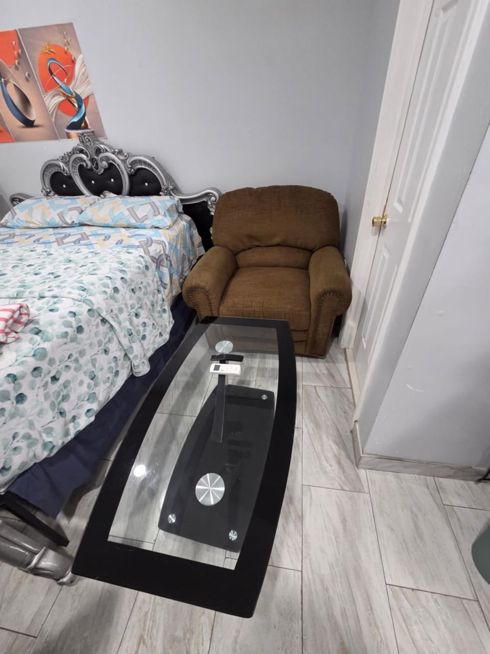 Queen Royal Detached Studio Apartment in Irvington