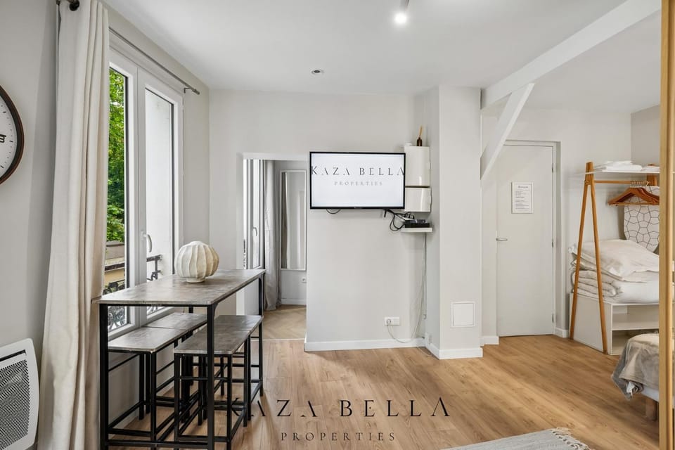 KAZA BELLA - Canal Saint Martin Pieds dans l'eau 1 Apartment in Paris