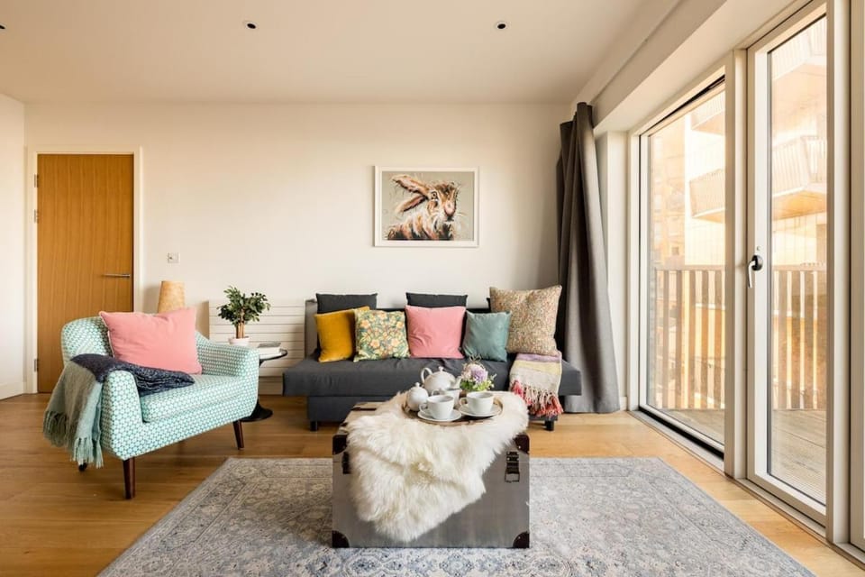 Chic 1 Bed Apartment Canning Town Near London ExCeL Apartment in London