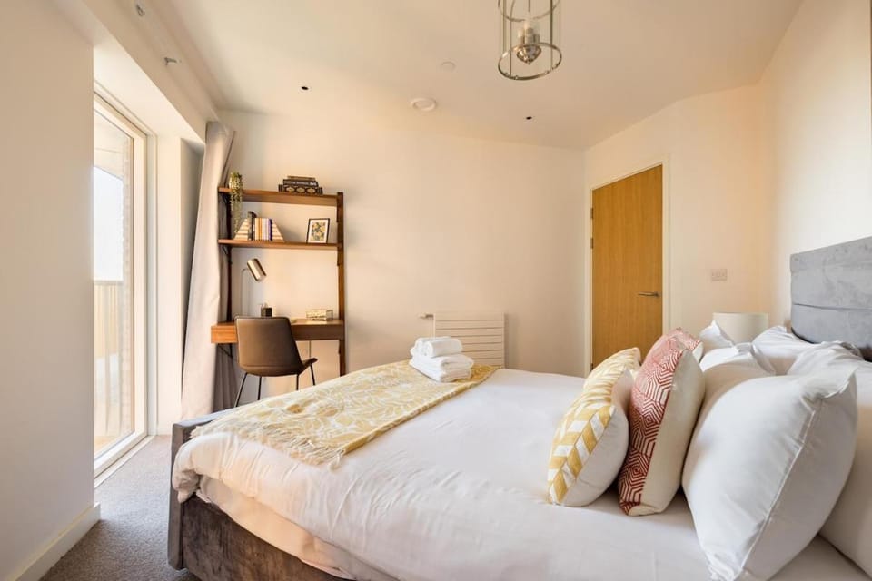 Chic 1 Bed Apartment Canning Town Near London ExCeL Apartment in London