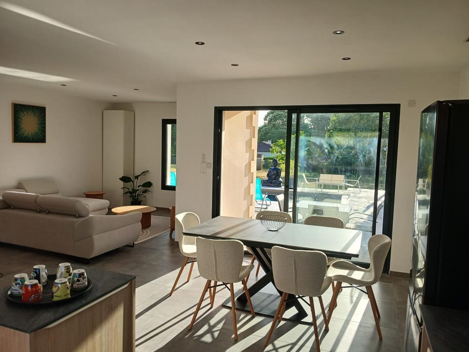 Decorative detail, Dining area, heating, air conditioner
