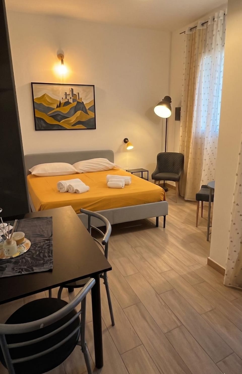 Bed, Photo of the whole room, Bedroom
