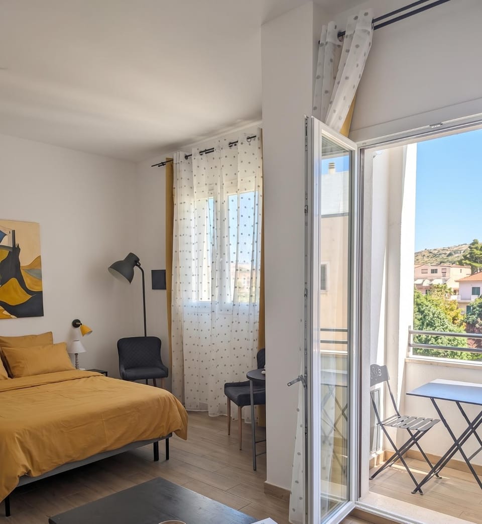View (from property/room), Balcony/Terrace, Bedroom