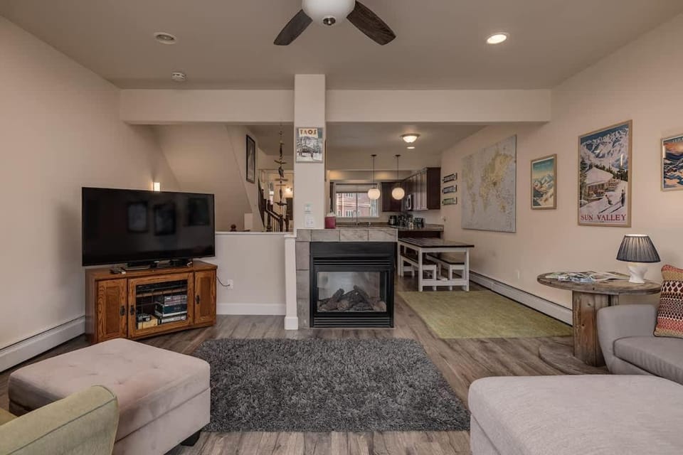 Girdwood Mountain Basecamp-Sleeps 7-Near Alyeska House in Girdwood