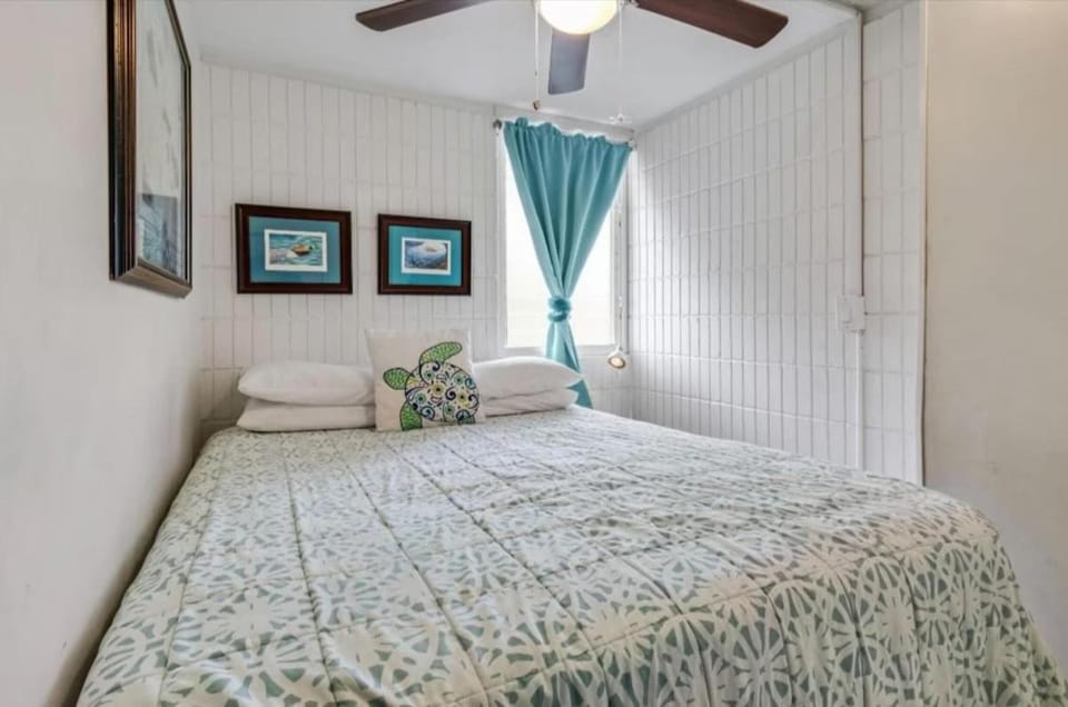 Oahu Pearl Oceanfront Punaluu Wonderful Condo Apartment in Punaluu