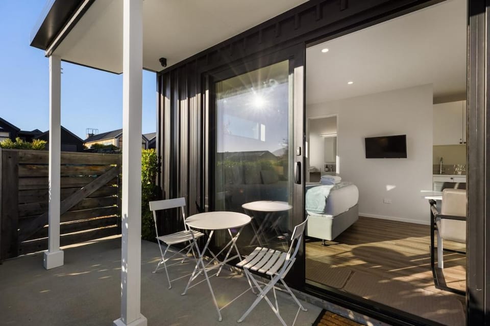 Patio, TV and multimedia, Kitchen or kitchenette, Seating area