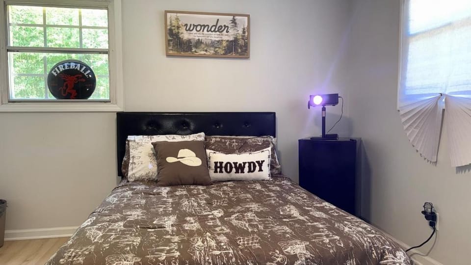 3B 2B Home with Private Suites Smart TVs 3 House in Mableton