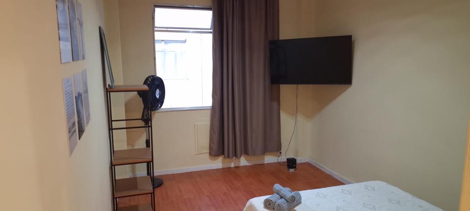 Seja bem-vindo ao coração de Copacabana aqui é a combinação perfeita entre a brisa do mar com a facilidade urbana na quadra da praia o nosso apartamento oferece conforto necessário para você relaxar após um dia inteiro explorando a cidade maravilhosa Apartment in Rio de Janeiro